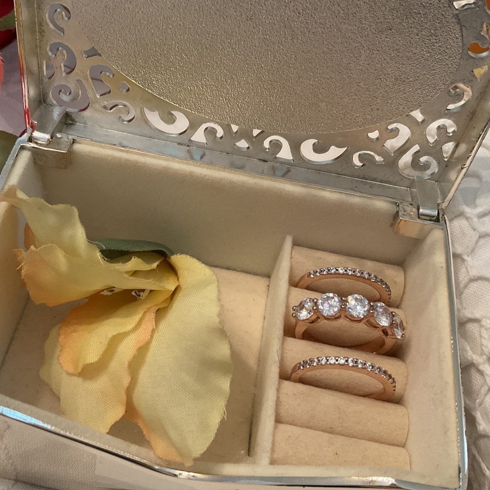 NEW/WITHOUT TAGS ITALY, 925 STERLING ROSE GOLD CUBIC ZIRCONIA WEDDING SET SIZE 6